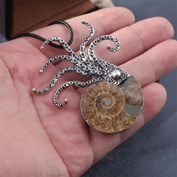 Octopus NEW Swirl Splicing Shell Pendant Chain Necklace - Picture 1 of 3